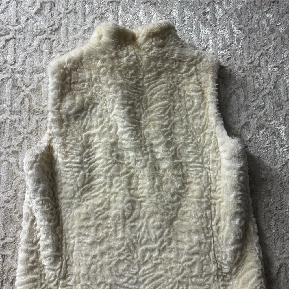 Coldwater Creek Cream Fleece Vest size medium. - Picture 2 of 3